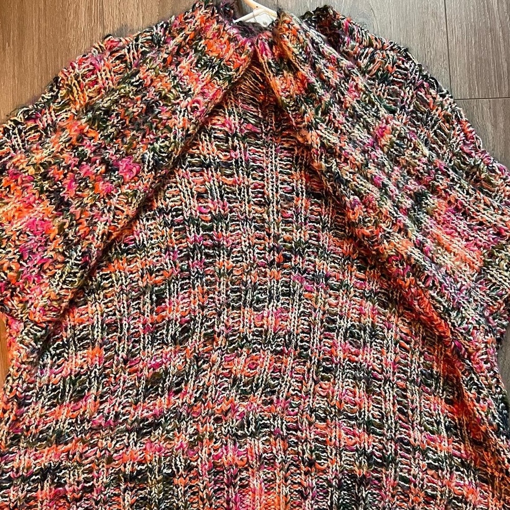 FOREVER 21- MULTICOLOR KNITT SWEATER
